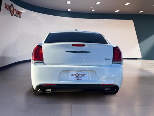 2021 Chrysler 300 Touring