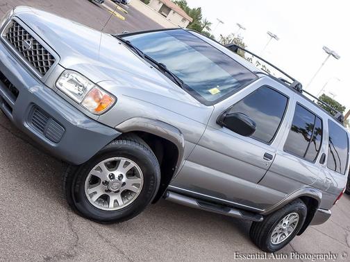 2000 Nissan Pathfinder XE