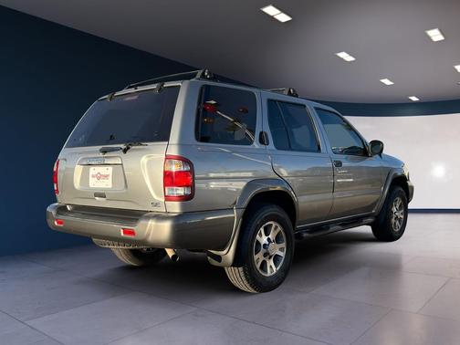 2000 Nissan Pathfinder XE