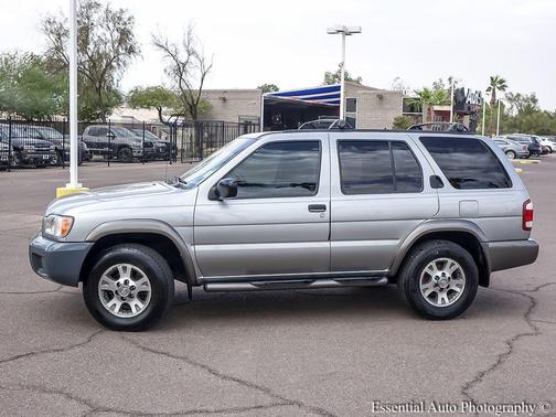 2000 Nissan Pathfinder XE
