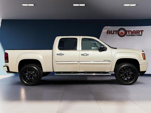White Diamond Tricoat 2011 GMC Sierra 1500 Denali