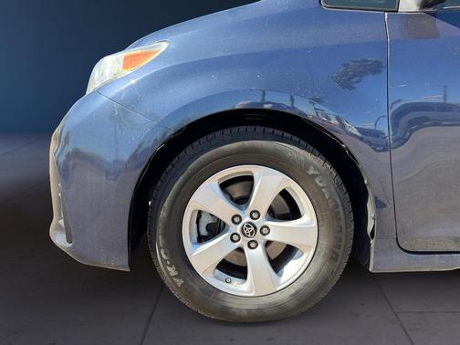 2019 Toyota Sienna LE