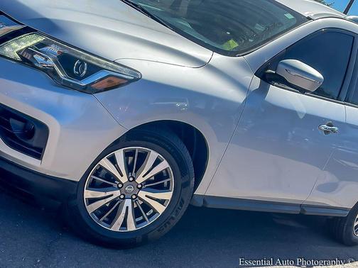 2019 Nissan Pathfinder SL