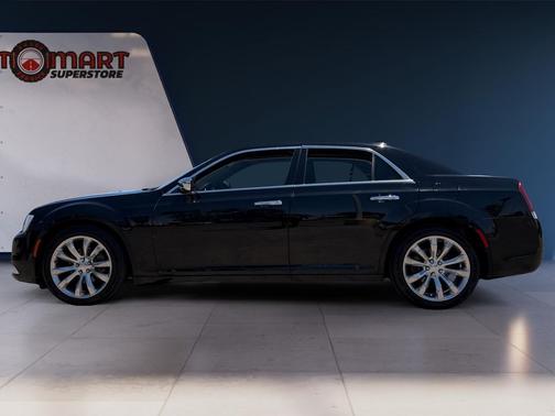 Gloss Black 2018 Chrysler 300 Limited