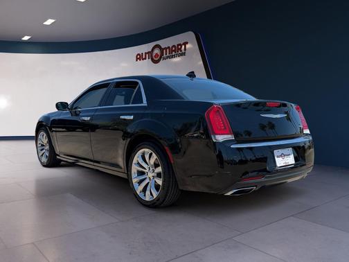 Gloss Black 2018 Chrysler 300 Limited