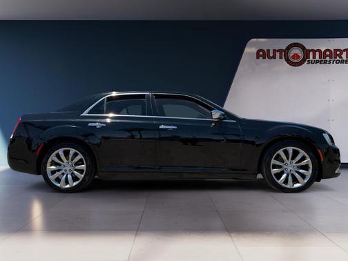 Gloss Black 2018 Chrysler 300 Limited