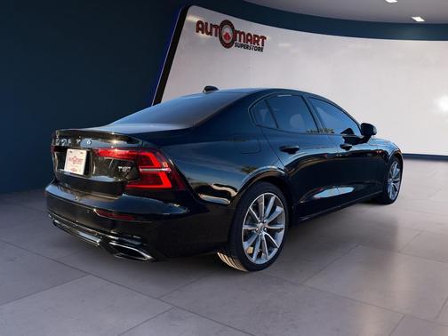 2021 Volvo S60 T5 Momentum