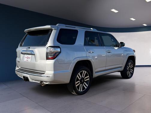 Classic Silver Metallic 2017 Toyota 4Runner SR5