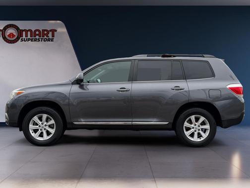 Magnetic Gray Metallic 2013 Toyota Highlander SE
