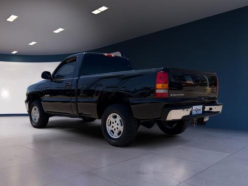 Onyx Black 2002 Chevrolet Silverado 1500 LS