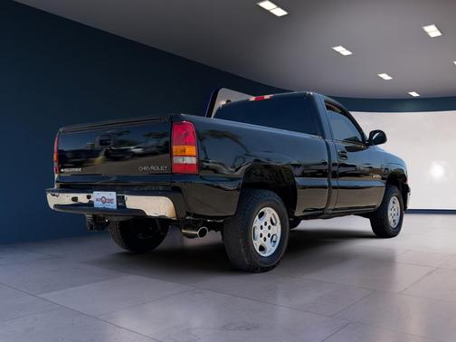 Onyx Black 2002 Chevrolet Silverado 1500 LS