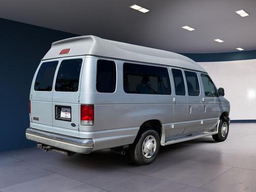 2001 Ford E350 Super Duty XL Wagon