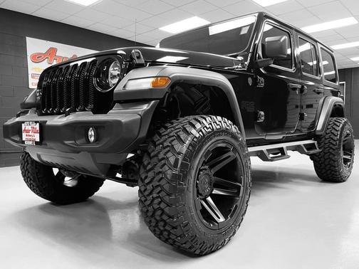 Photo 2 of 24 of 2020 Jeep Wrangler Unlimited Sport