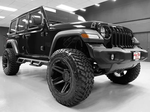 Photo 3 of 24 of 2020 Jeep Wrangler Unlimited Sport