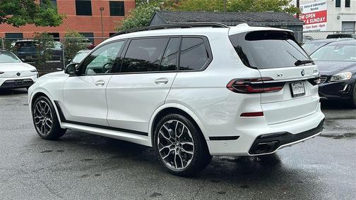 Mineral White Metallic 2026 BMW X7 M60i
