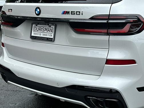 Mineral White Metallic 2026 BMW X7 M60i
