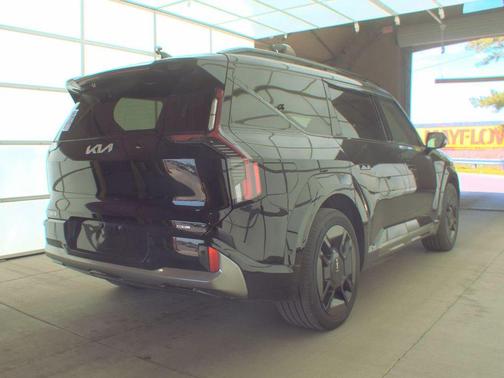Aurora Black Pearl 2024 Kia EV9 GT-Line