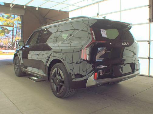 Aurora Black Pearl 2024 Kia EV9 GT-Line
