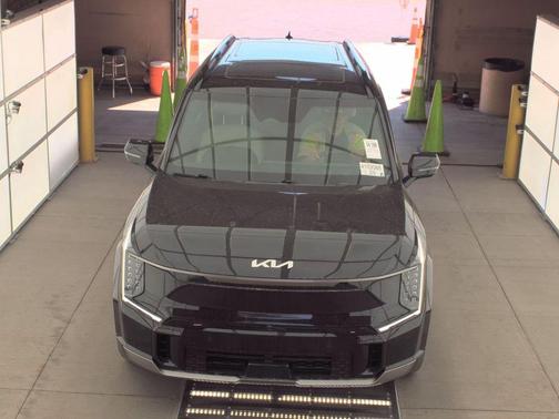 Aurora Black Pearl 2024 Kia EV9 GT-Line