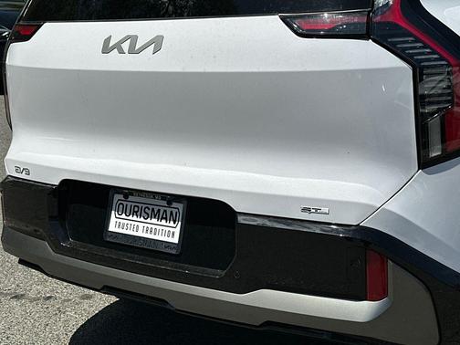 White Pearl 2026 Kia EV9 GT-Line