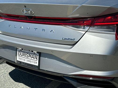 Shimmering Silver Pearl 2023 Hyundai ELANTRA Limited