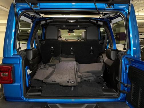 Hydro Blue Pearlcoat 2024 Jeep Wrangler Rubicon