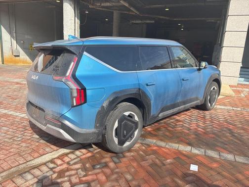2024 Kia EV9 Land