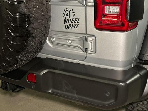 Silver Zynith Clearcoat 2024 Jeep Wrangler 4xe Sport