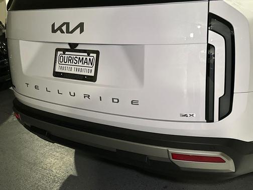Glacial White Pearl 2027 Kia Telluride EX