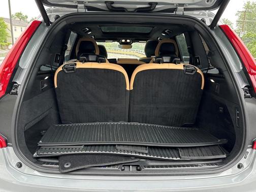 2024 Volvo XC90 B6 Ultimate Bright Theme 7-Seater