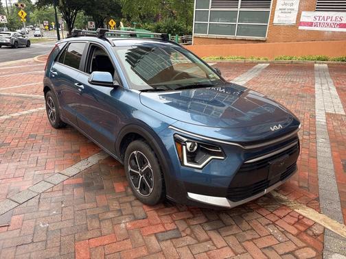 Mineral Blue 2024 Kia Niro EX