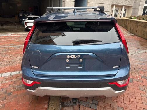Mineral Blue 2024 Kia Niro EX