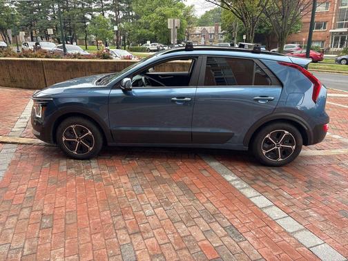 Mineral Blue 2024 Kia Niro EX