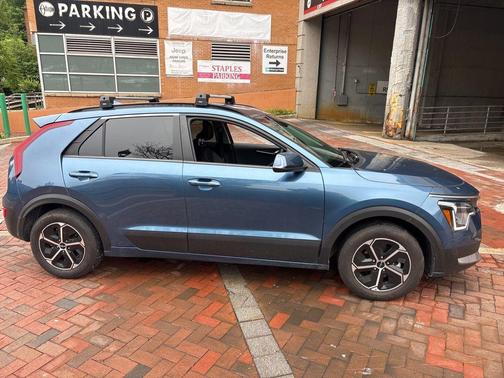 Mineral Blue 2024 Kia Niro EX
