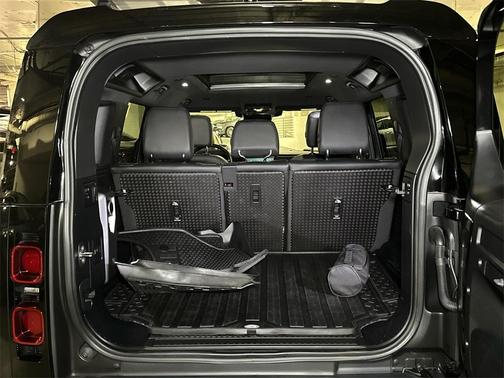 2022 Land Rover Defender 110 X-Dynamic SE