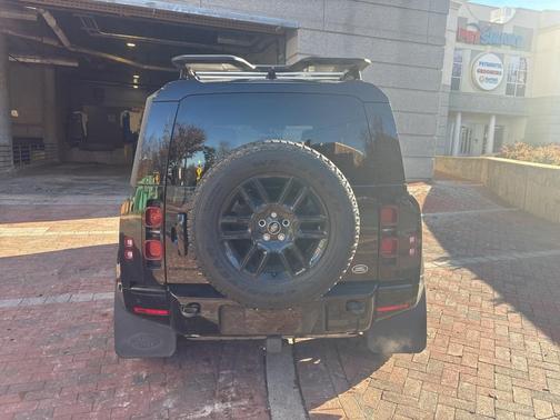 2022 Land Rover Defender 110 X-Dynamic SE