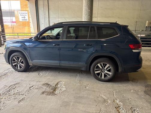 Tourmaline Blue Metallic 2022 Volkswagen Atlas 2.0T SE