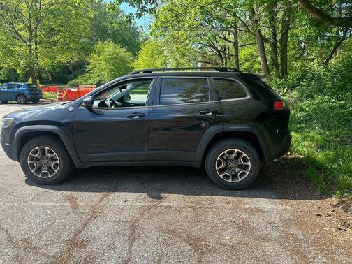 Diamond Black 2022 Jeep Cherokee Trailhawk