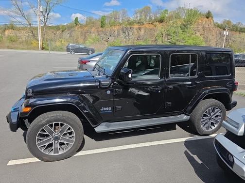Black Clearcoat 2024 Jeep Wrangler 4xe High Altitude