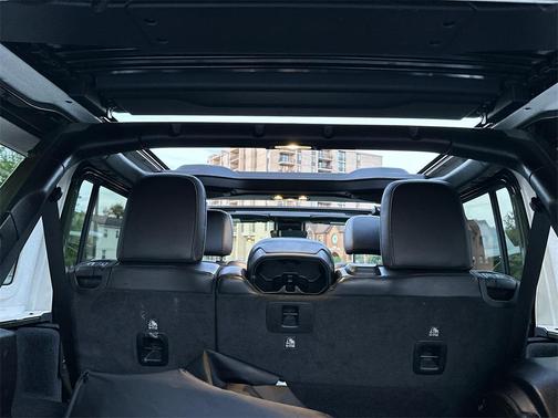 2021 Jeep Wrangler Unlimited Sahara Altitude