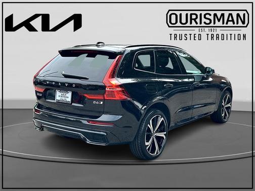 2022 Volvo XC60 B6 R-Design