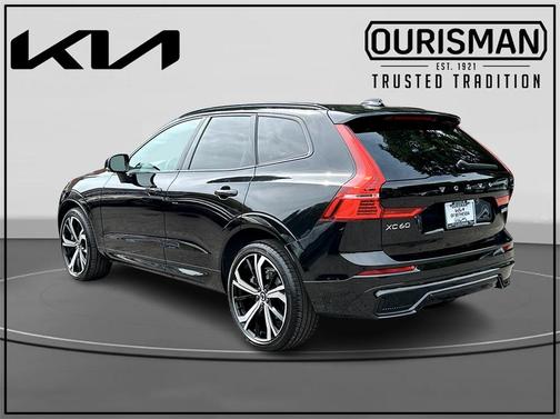 2022 Volvo XC60 B6 R-Design