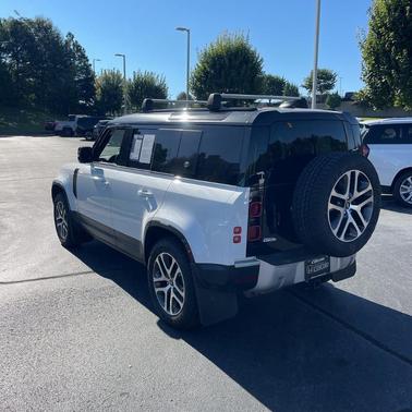 2022 Land Rover Defender 110 SE