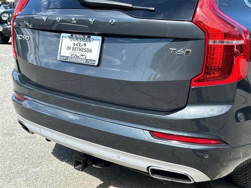 2017 Volvo XC90 T6 Momentum