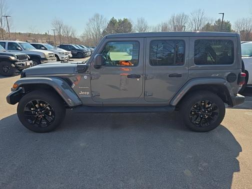 Sting Gray Clearcoat 2022 Jeep Wrangler Unlimited 4xe Sahara