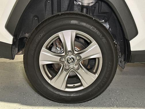 Ice 2025 Toyota RAV4 Hybrid XLE