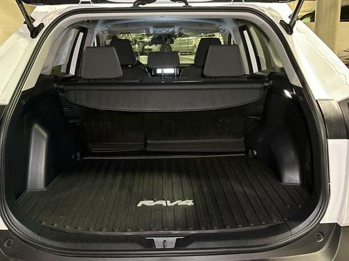 Ice 2025 Toyota RAV4 Hybrid XLE