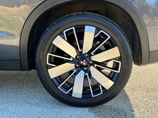 Graphite Gray / Black 2025 Mitsubishi Outlander SE