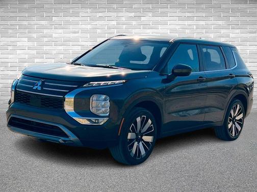 Graphite Gray / Black 2025 Mitsubishi Outlander SE