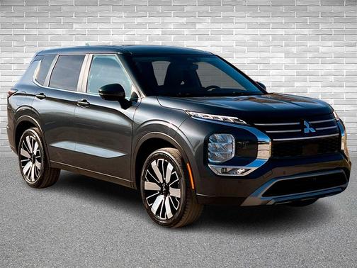 Graphite Gray / Black 2025 Mitsubishi Outlander SE